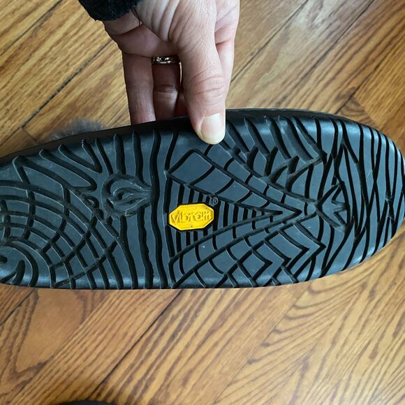 Manitobah Charcoal Short Boots Women's Size 9/Men's Size 7 - Picture 3 of 7